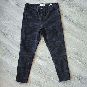 🩶 Sanctuary by Social Standard Women's Black Camouflage Skinny Ankle Jeans. 8